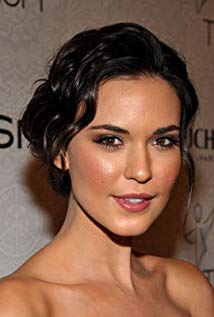 How tall is Odette Annable?